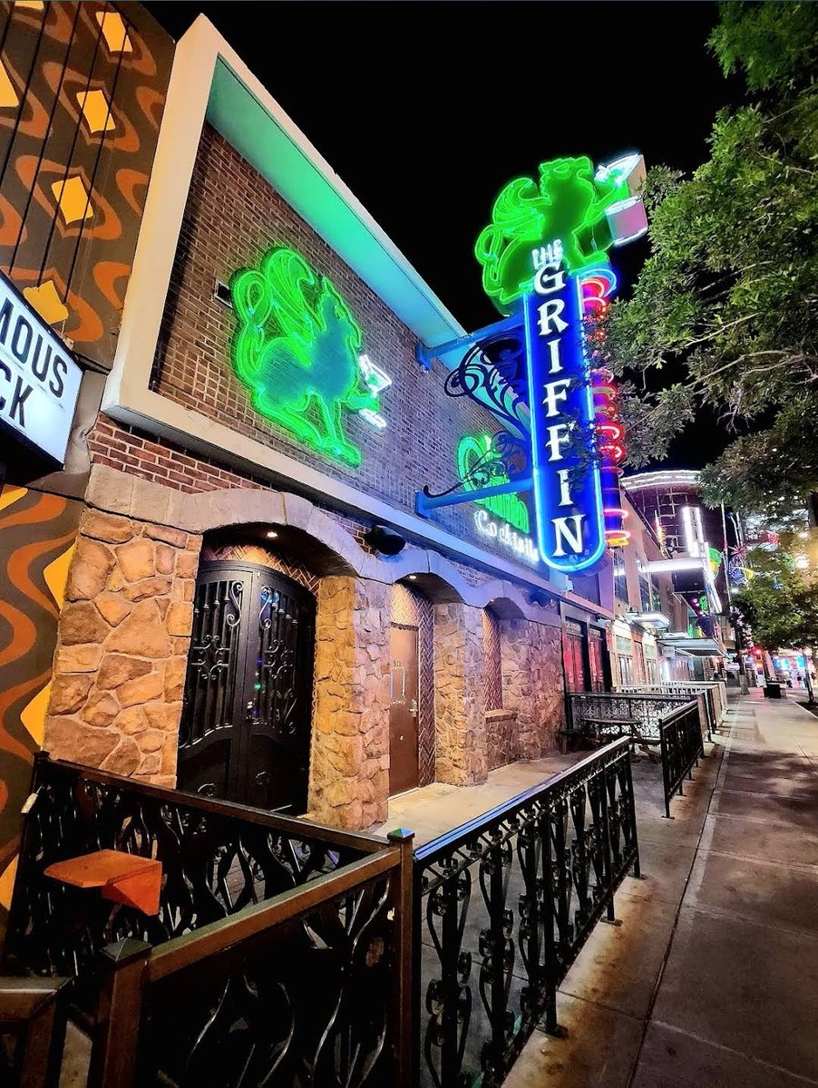 basemisl's tweet image. The overwhelming urge to show up to this place in fursuit and introduce myself as the griffin from the sign