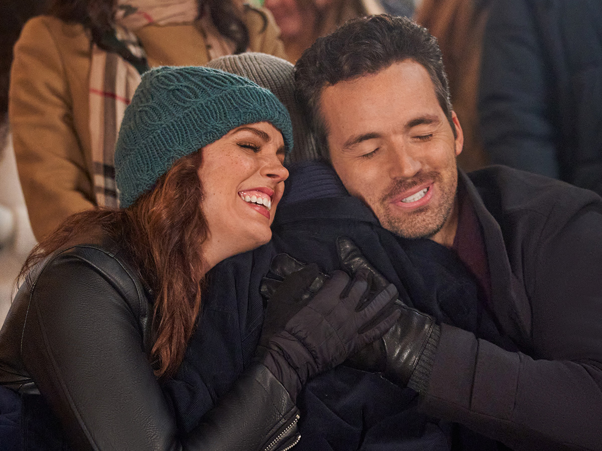 RT if you think Nora @theerincahill is a good hugging teacher! #Holidazed #ChristmasInJuly