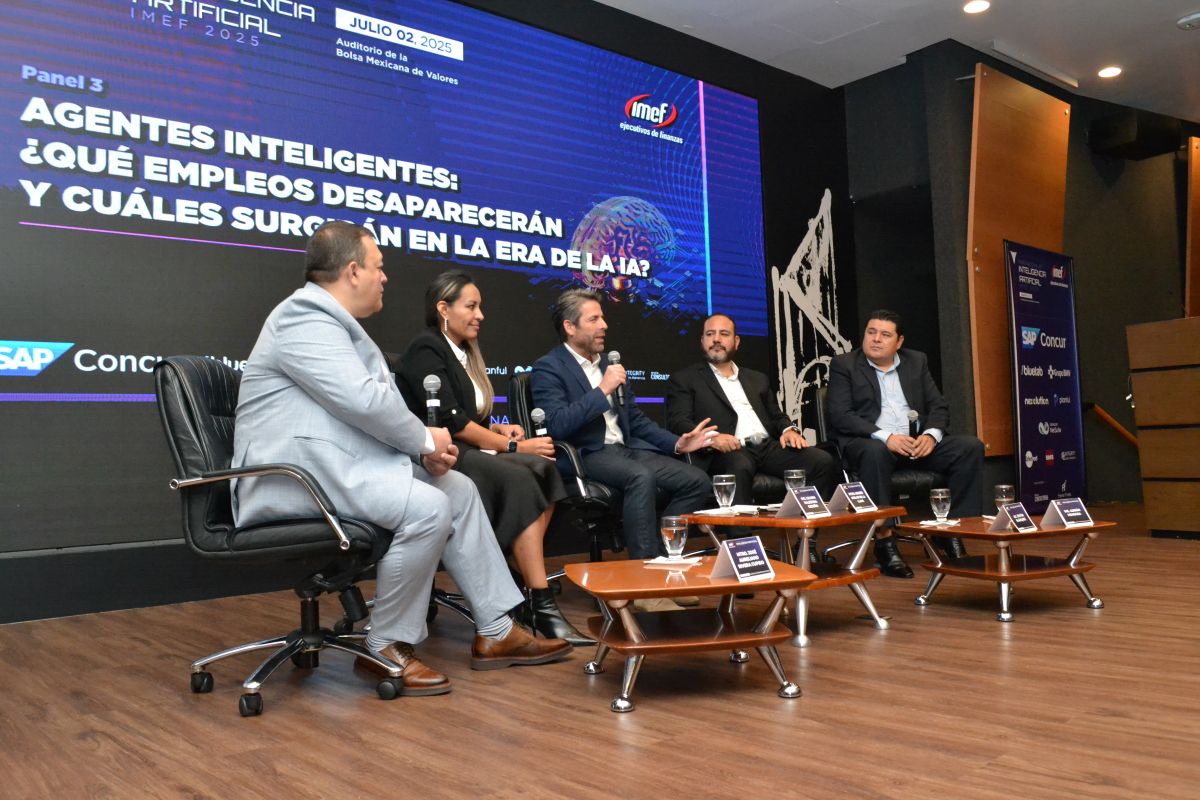 IMEFOficial's tweet photo. 🤖 Panel 3 en el #ForoIMEFIA | Agentes Inteligentes: ¿Qué empleos desaparecerán y cuáles surgirán en la  era de la IA?

¿Qué viene y qué se va? Adaptarse es liderar.

#IA #FuturoDelTrabajo #TransformaciónDigital  #EventosIMEF #InteligenciaArtificial https://t.co/qSgkK7faoR
