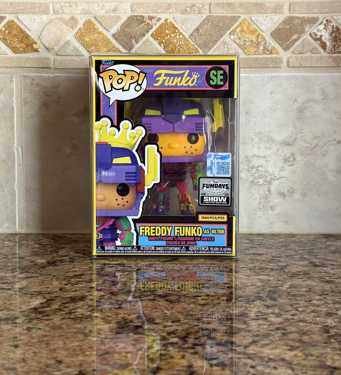 📭📦 Blacklight Freddy as Voltron has arrived! I was so close to getting one at Fundays but they decided to hand me Zuko.
.
#Voltron #Funko #FunkoPop #Collectibles #Collectible #FunkoPops #Collector #Toy #Toys #DisTrackers