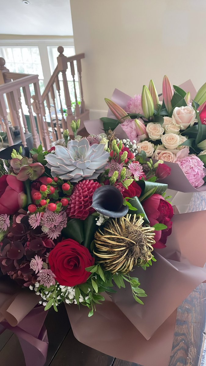 TheEvaDeVil's tweet photo. Floral spoils for Goddess 💐 https://t.co/yREcVNCHTL