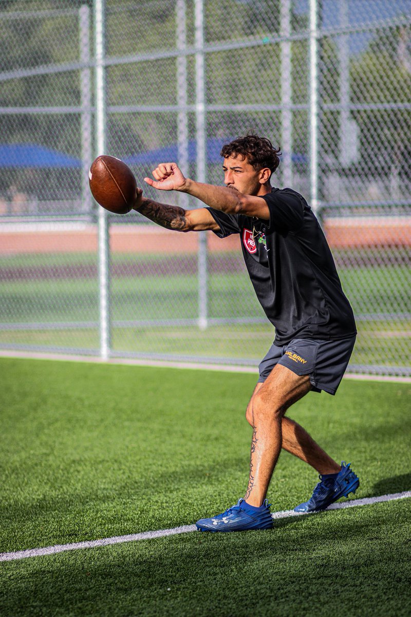 nick3alvarado's tweet photo. Cookin with grease now.
#DBRetreat #NFLprep https://t.co/ltuC0yxF6B