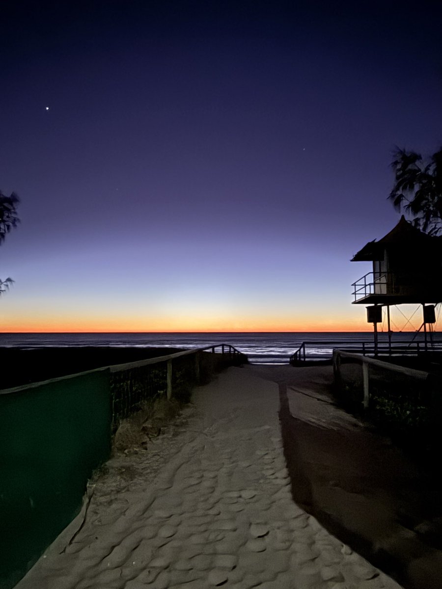 Back home and straight to the beach for sunrise. Can’t beat it.. Now let’s hit the gym and get snow fit 🏂💪