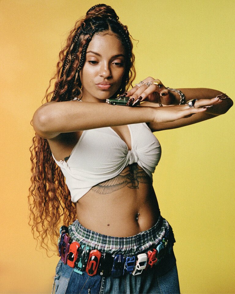 Who is Samara Cyn? 

Get to know the critically acclaimed rapper and only female artist chosen for the 2025 XXL Freshman Class. 

(Thread)