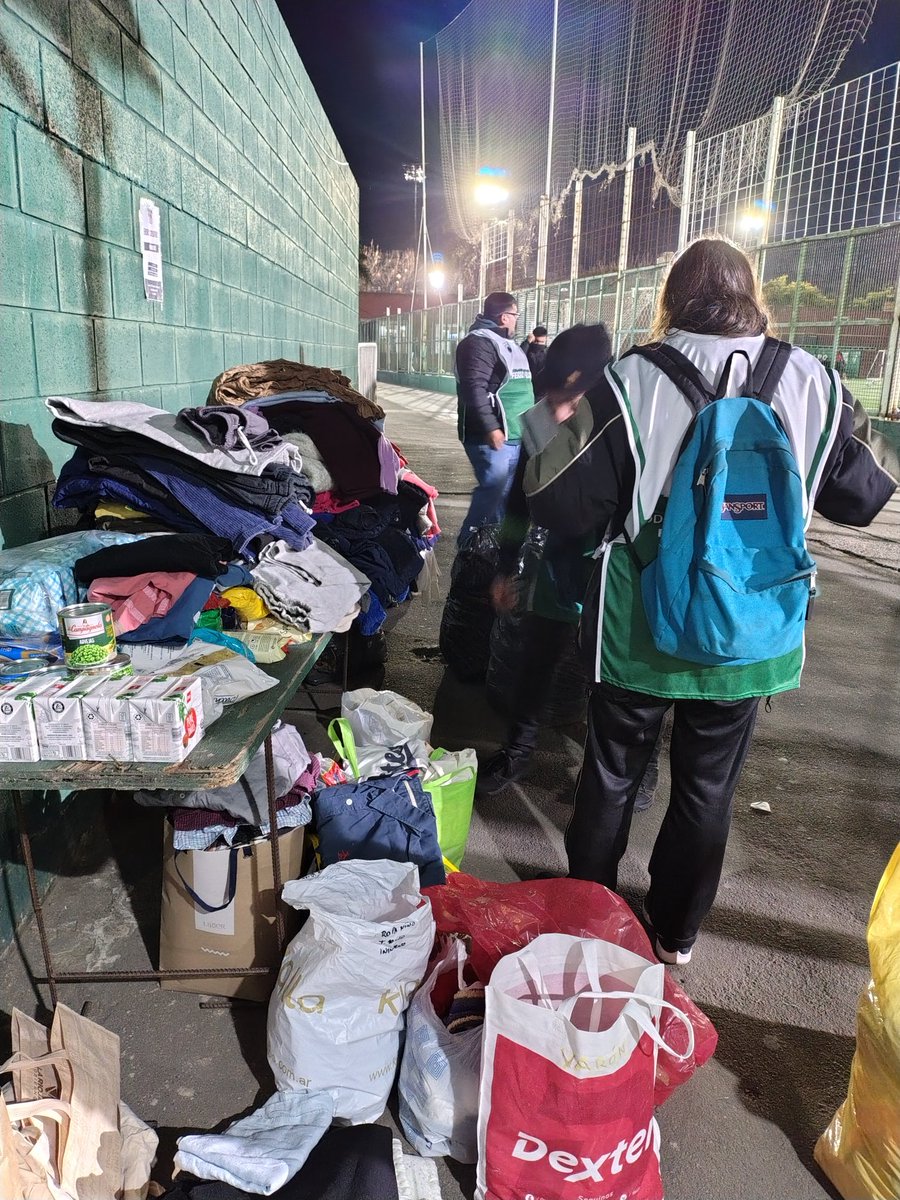 Ferro_DDHH's tweet photo. 💚FERRO SOLIDARIO💚

Gracias a quienes acercaron su ayuda!

Abrigo, mantas, alimentos y mucha solidaridad verdolaga 💚

🔺Mañana desde las 19hs saldremos desde el club con viandas y abrigos para repartir a la gente en situacion de calle del barrio!

Sumate!
Te esperamos! https://t.co/GaRU1LyZZC