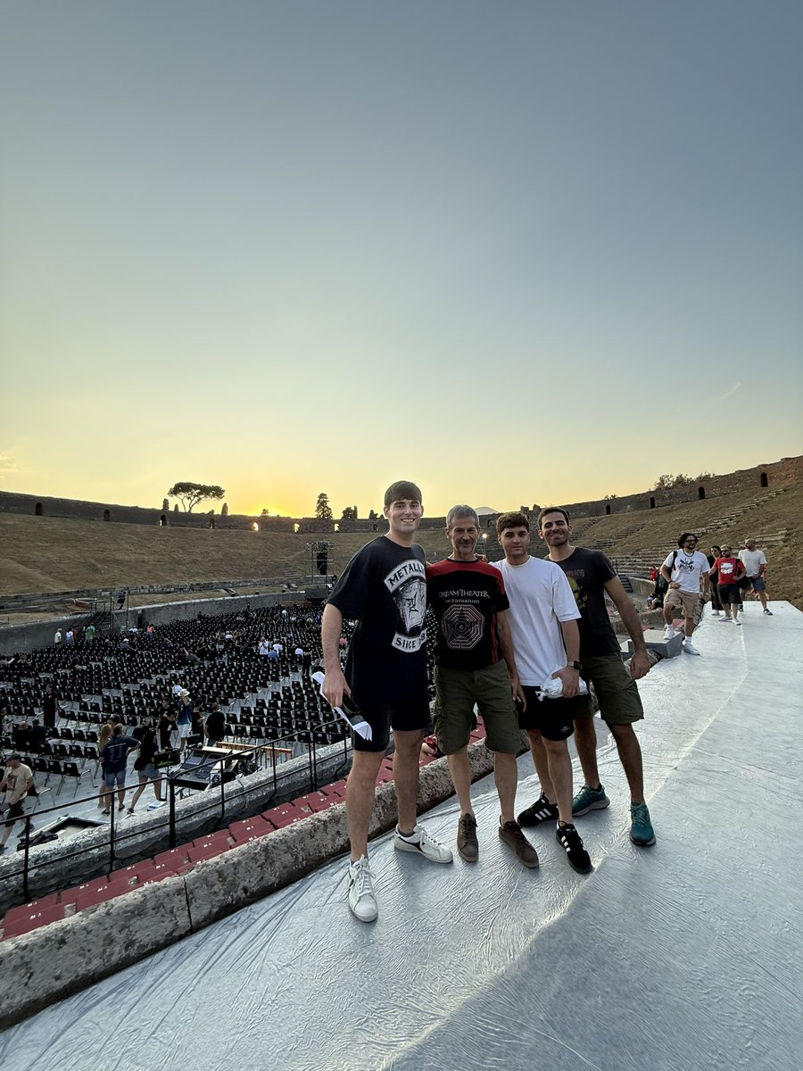 GuGallone's tweet image. Il concerto più epico della mia vita. @dreamtheaternet a Pompei