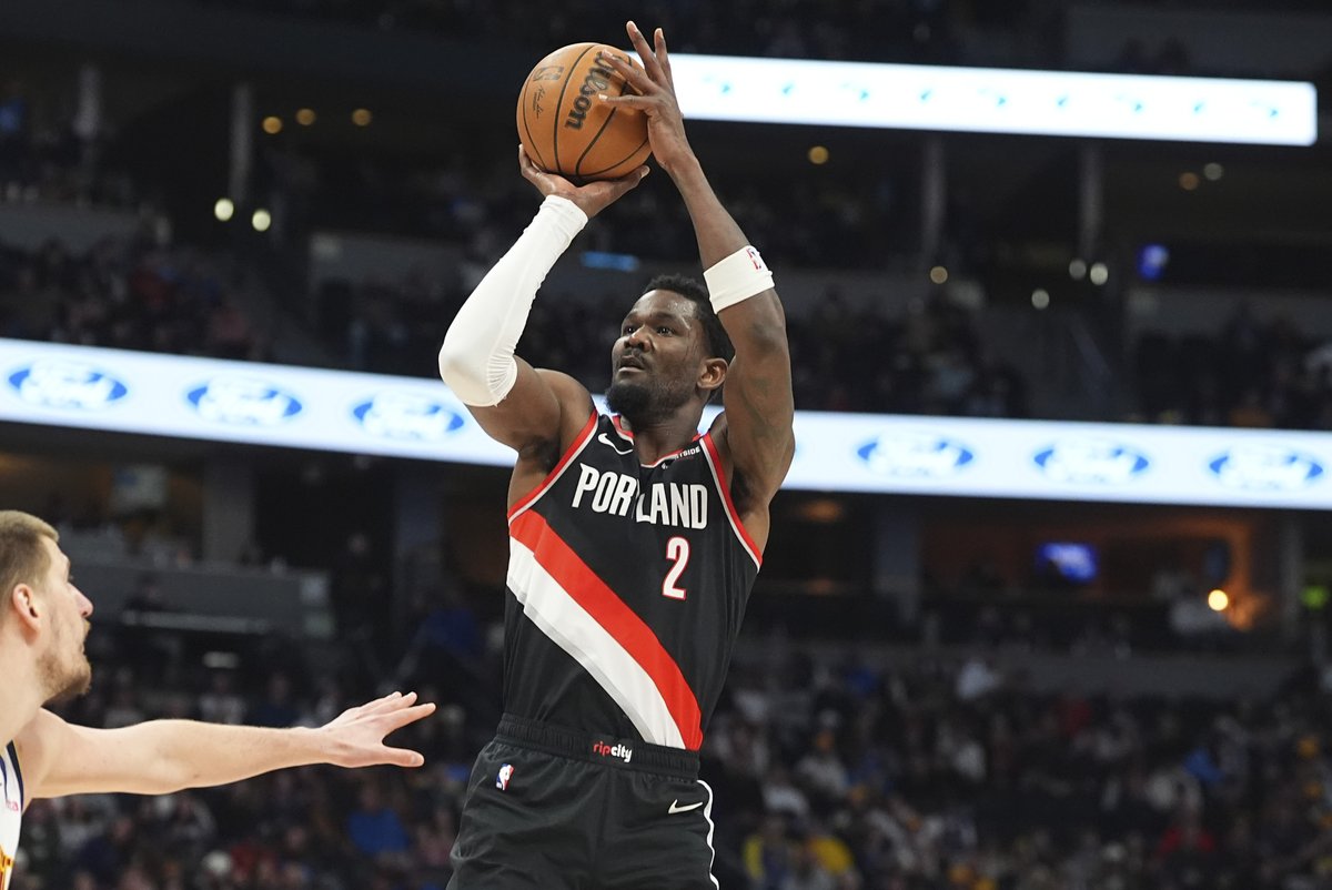 Four years ago, Deandre Ayton helped lead the Suns to the NBA Finals. Now, he is headed to Los Angeles to play with Lebron and Luka on the Lakers. 

MORE: 12news.com/article/sports…