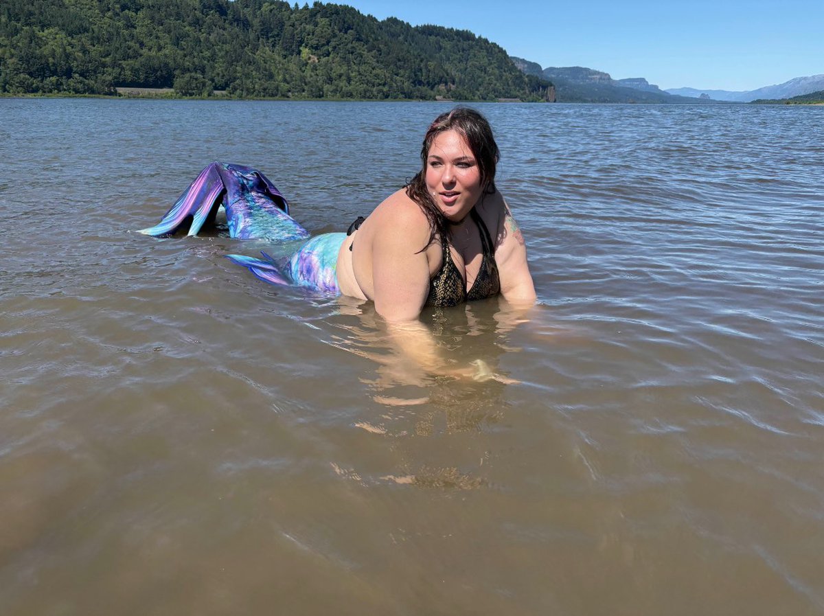 Wanna play mermaids with Me?
I’ll seduce you and drag you to a watery grave. It’ll be fun, promise!