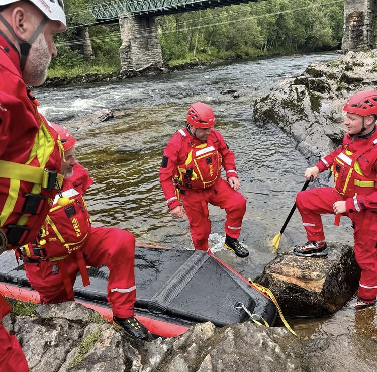 arranMRT's tweet image. Swift Water Rescue Training
June 25
Team members recently completed the Rescue 3 Europe Swiftwater and Flood First Responder course with Water Rescue Scotland.
#Volunteers #ScottishMR #Arran #IsleOfArran
#StJohnScotland #PoliceScotland