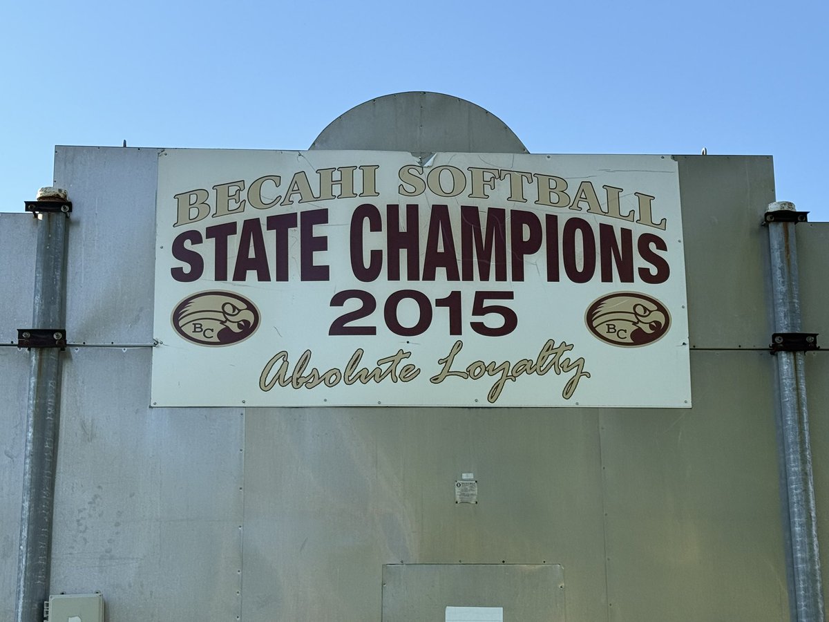 RandomSportsGem's tweet image. Bethlehem Catholic Golden Hawks softball field. Home of the 2015 state champions! @Becahi_Hawks