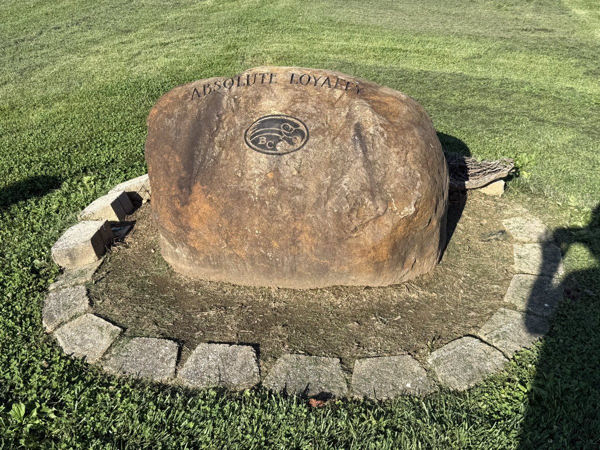 RandomSportsGem's tweet image. Bethlehem Catholic Golden Hawks softball field. Home of the 2015 state champions! @Becahi_Hawks