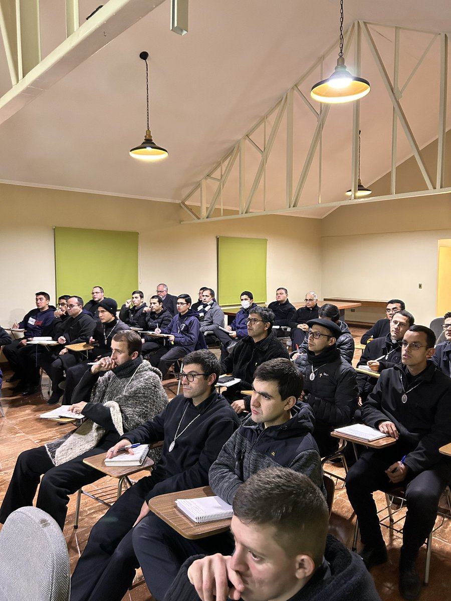 ¿Cómo evangelizar los anhelos de los jóvenes?  Pbro. Lucas Buch. Seminario Mayor San Pedro Apóstol.