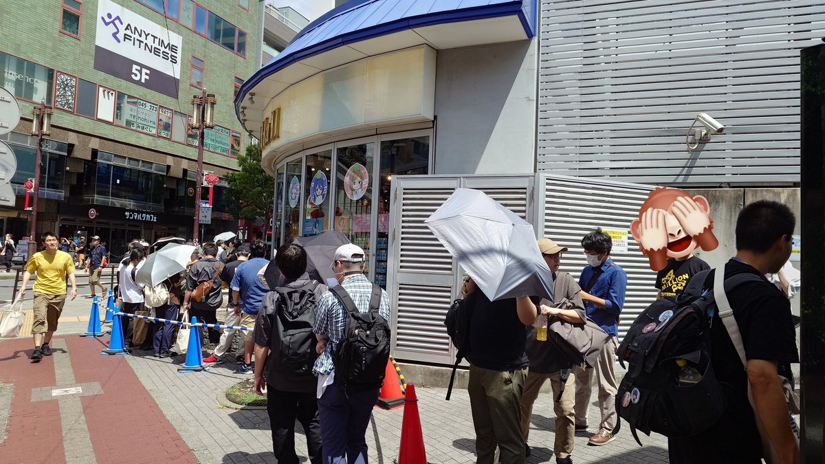 sideMの中華街コラボでPOP UP SHOP行かれる方へ
開店前や、SHOP内が満員の場合は
屋外の待機列で待つことになりますが
待機列は直射日光を避ける障壁物が何一つありません

熱中症対策必須です、日傘は必ず持っていきましょう

去年ﾀﾋにかけたミリＰからのお願いです