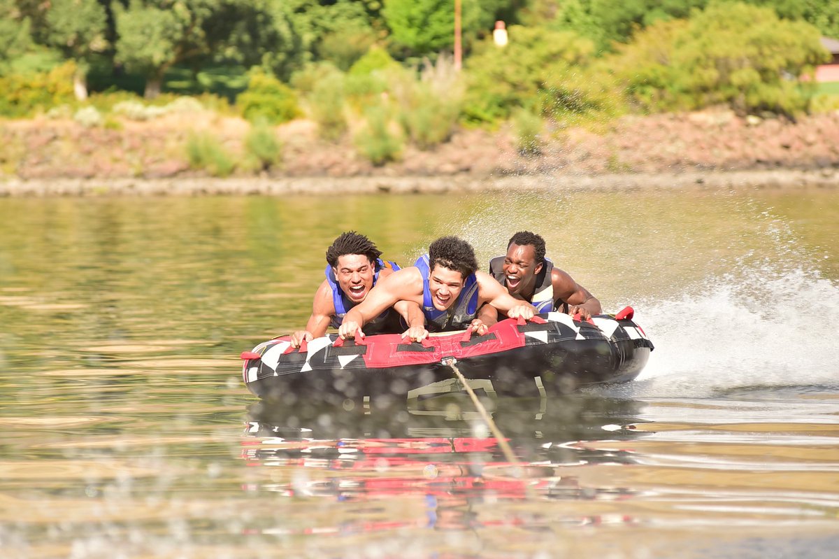 WSUCougarsMBB's tweet image. Got the guys down to the Snake River for some food and fun! ☀️
Couldn’t get the freshmen out of the water, if you can’t tell 🤣
#GoCougs