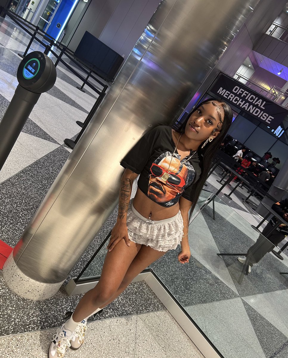 theprettyleo tweet media
