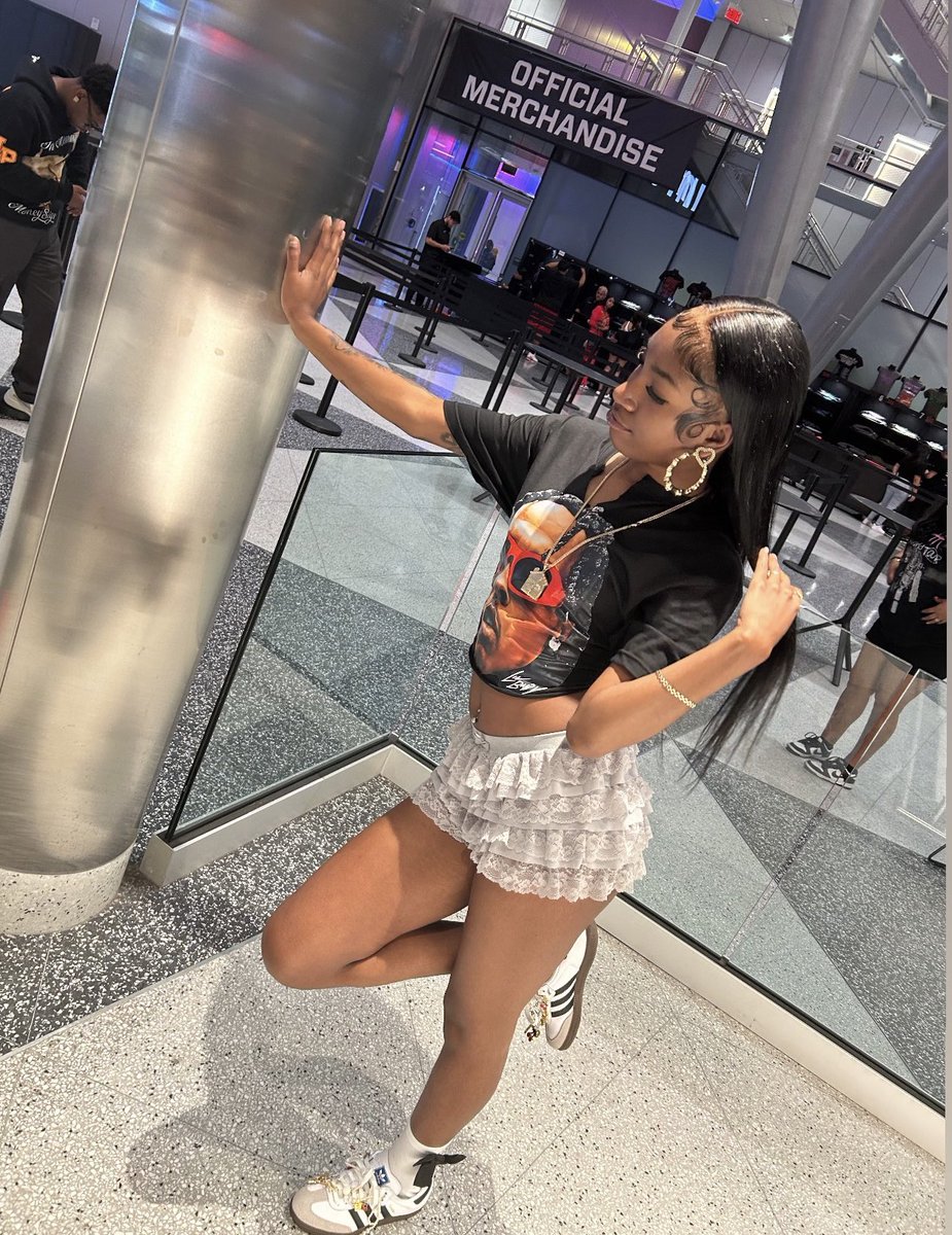 theprettyleo tweet media