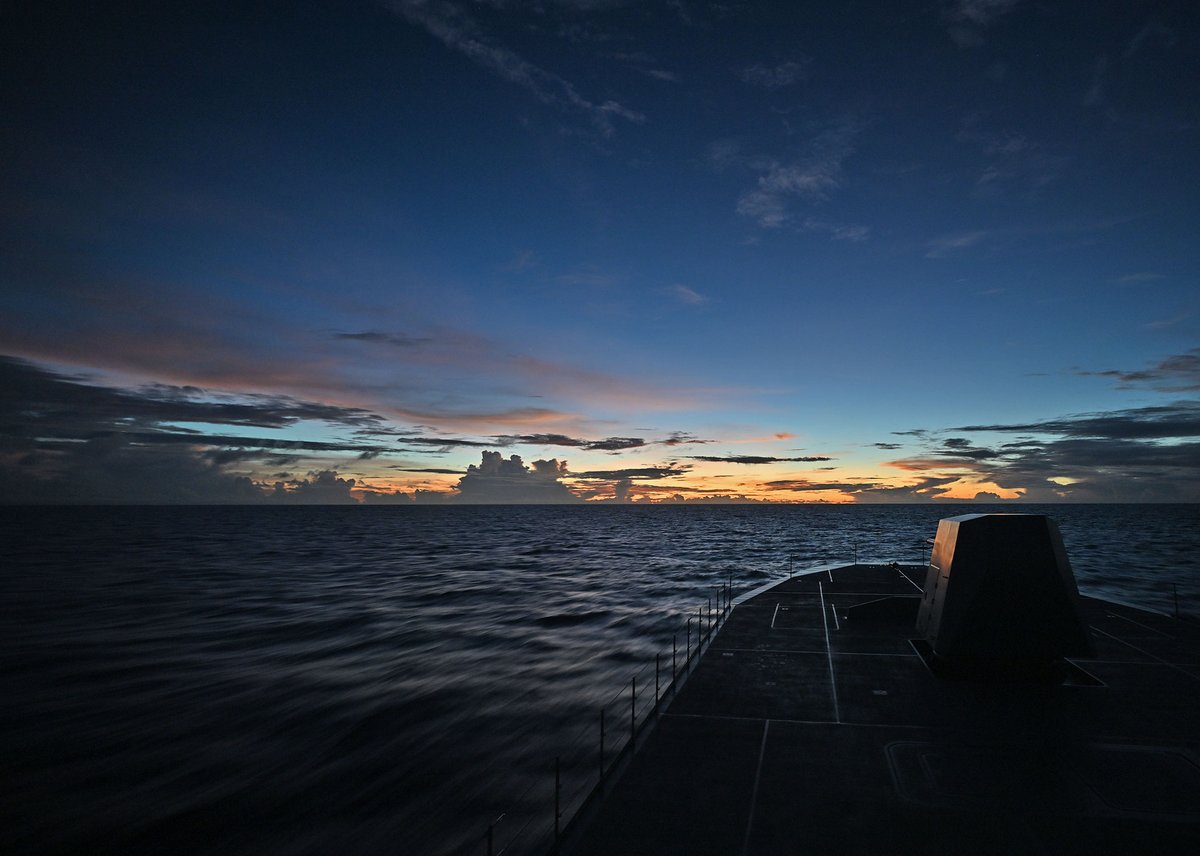 JMSDF_PAO's tweet image. 薄暮の太平洋
静かな夜が訪れようとも
我々の任務に終わりはありません

#ウミソラ #カコウミ #カコソラ #やはぎ #海上自衛隊