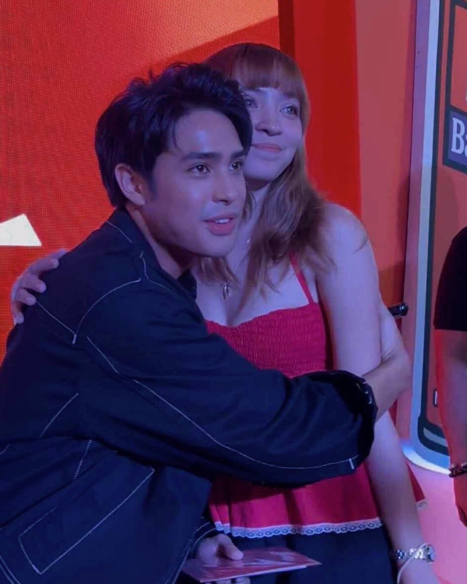 itscyreneee's tweet photo. 🥹💘

I honestly missed moments like this — seeing you, smiling with you, and feeling that warmth you always bring.

THANK YOU SO MUCH Hunts!!!  ❤️🧡
my SFD fam, mama ecka and my SFNS fam 🥺☁️

#DonnyPangilinan https://t.co/F918Y8HmYH