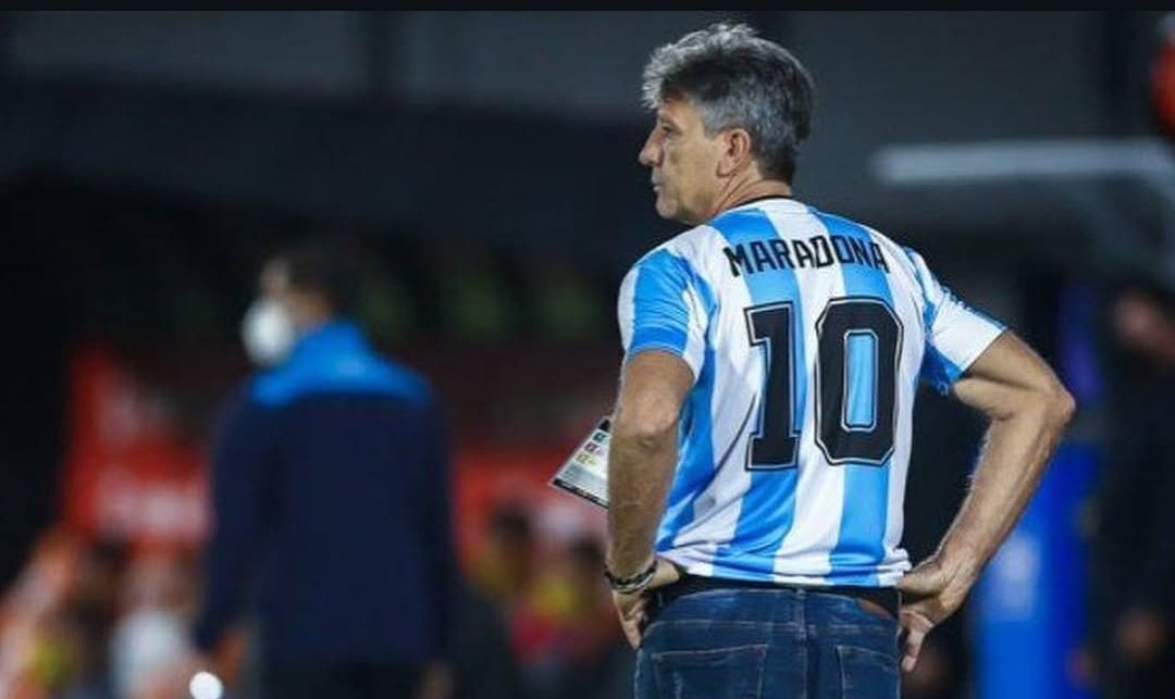 BonetDouglas's tweet photo. Teve a sorte de chegar em três finais de Libertadores com três times diferentes, acontece toda hora, né? https://t.co/cGFhgz81Jm