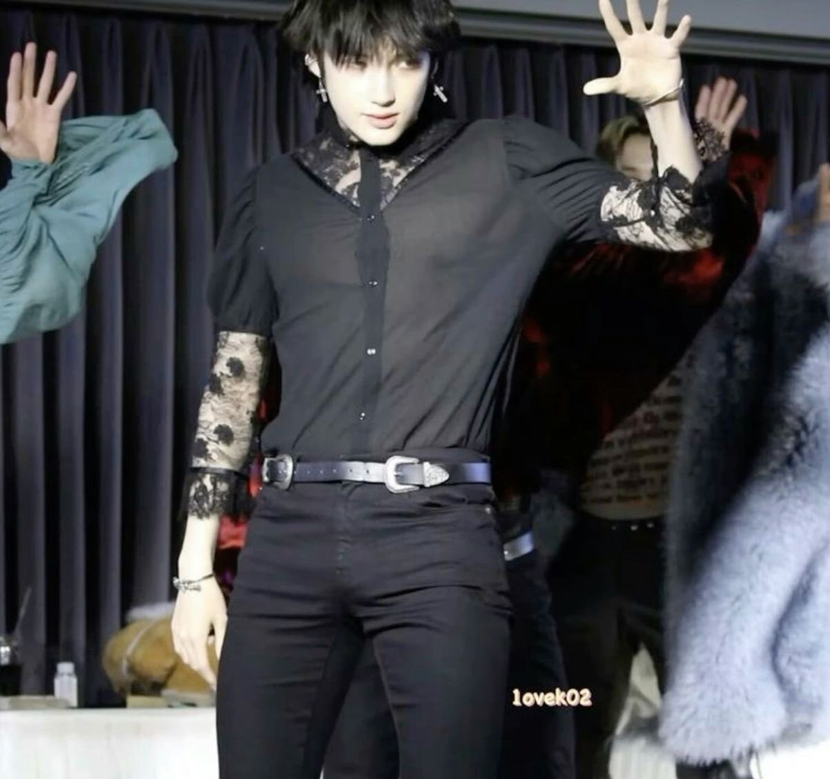 taegyucita's tweet image. #RATIOED 🤭 here some low quality hyuka as if that would change the fact that he&apos;s gorgeous