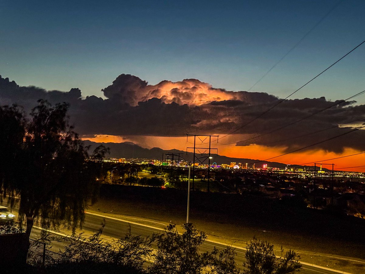 Just a little lightning trying to break through.
<a href="/just1nbruce/">Justin Bruce</a> <a href="/TriciaKean/">Tricia Kean</a> <a href="/LasVegasLocally/">Las Vegas Locally 🌴</a> <a href="/VitalVegas/">Vital Vegas</a> <a href="/VegasIssues/">Las Vegas Issues</a>