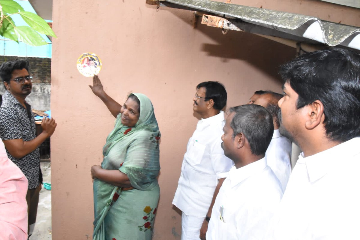 Avadi_Nasar's tweet image. கழகத்தலைவர் - மாண்புமிகு முதலமைச்சர் அண்ணண் திரு @mkstalin அவர்கள், தமிழ்நாட்டின் மண் - மொழி - மானம் காக்க துவக்கிவைத்த #ஓரணியில்_தமிழ்நாடு முன்னெடுப்பை.

இன்று (03/07/2025) காலை 8.30 மணி அளவில் 

#ஆவடி சட்டமன்ற தொகுதி, வார்டு எண் 27-க்கு,  உட்பட்ட பாகம் எண்  109, சோழம்பேடு…