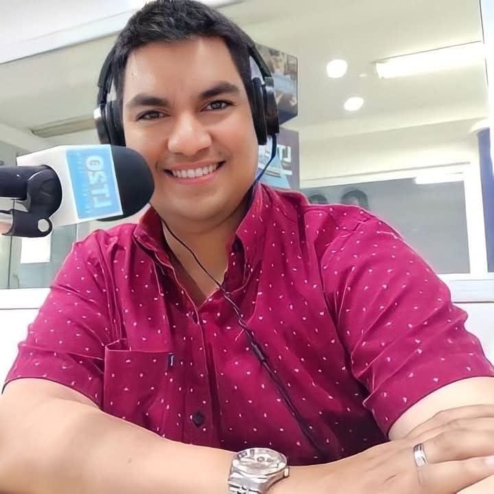 3 DE JULIO DIA DEL LOCUTOR.
  
¡Un abrazo a todos mis colegas locutores! Ustedes son los que hacen que las historias cobren vida y las noticias sean noticia.
  
#DiaDelLocutor