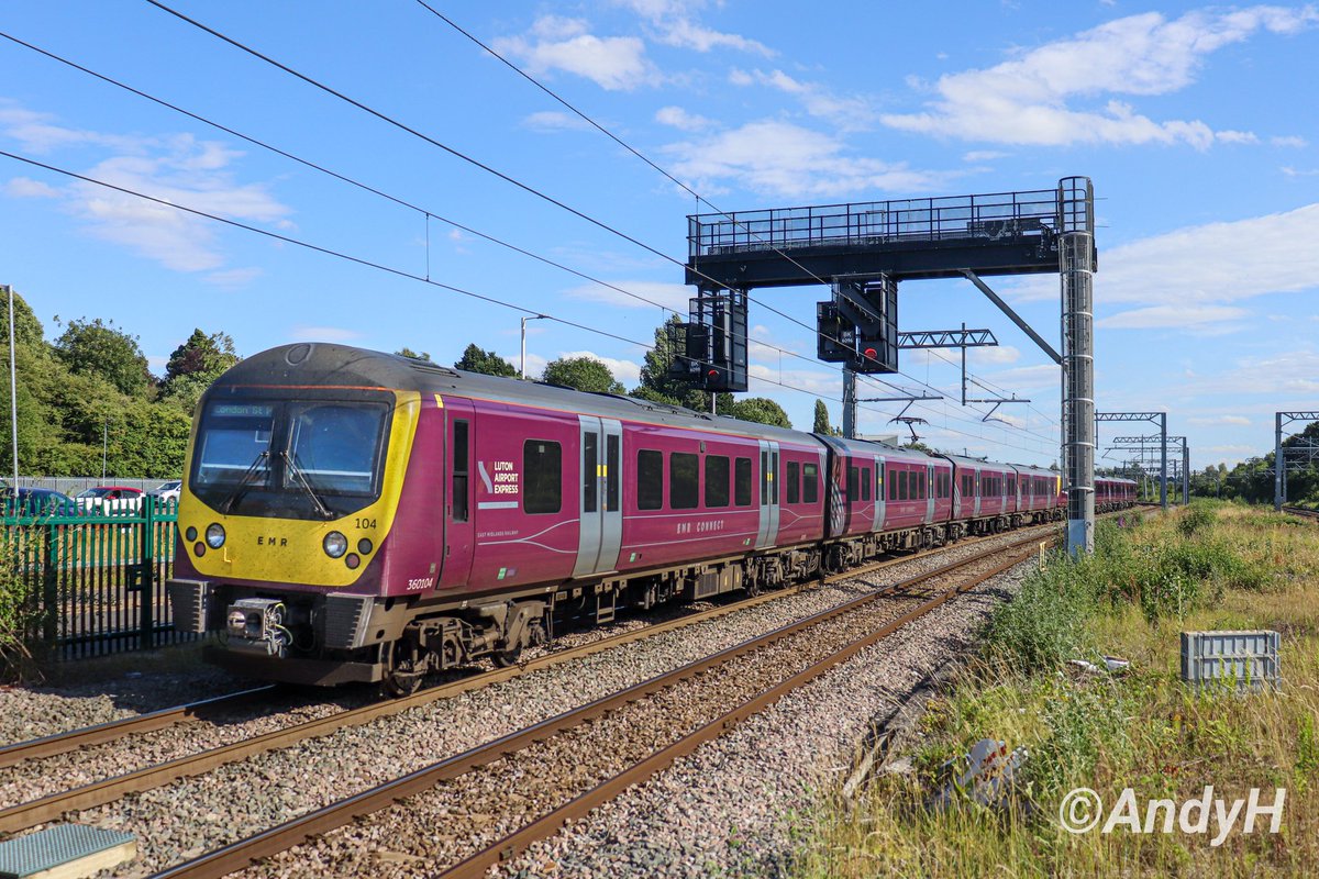 holtona72's tweet photo. #ThreeSixtyThursday 360104 is the rear unit of an 8car set departing from Kettering with an evening @EastMidRailway #LutonAirportExpress #Connect service from Corby to London St.Pancras on Friday 27/6/25. #EMR #MML https://t.co/LYNpu0C9yb