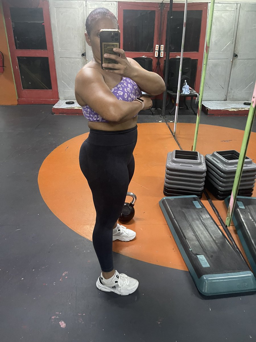 mcandelario15's tweet photo. Intentando eliminar los rollitos de la cintura 😓 https://t.co/lhlDM0jKqb