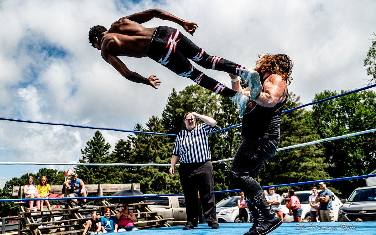 PPWPower's tweet image. TODAY in #NewChicago, Indiana — the heroes and villains of PPW collide at Twin Oaks Park starting at 6 p.m.! Kick off your 4th of July week with a FREE show you don’t wanna miss! 🎆

🎟️ linktr.ee/ppwpower1

#prowrestling #indiana