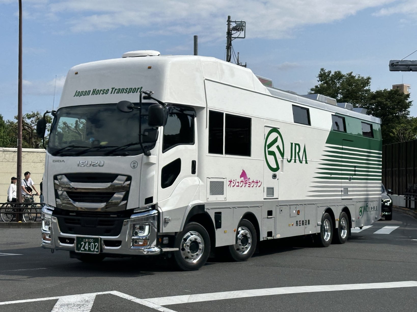 あっくん | 秒で亀る #打倒エアサス #鬼キャン #生脚 #車高調