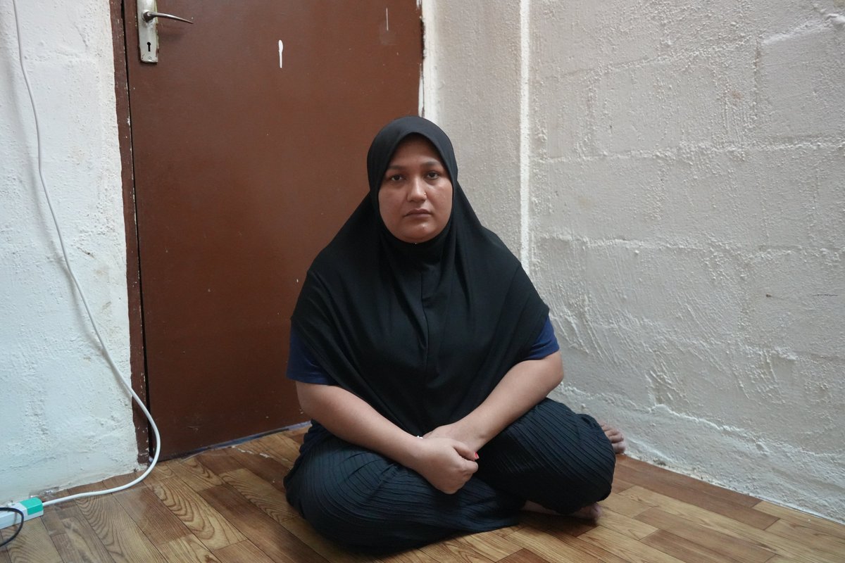 ECHO_Asia's tweet image. Amina is among many Rohingya refugees who fled violence in Myanmar, hoping for a better and safer life in Malaysia.
Having no legal permit to work, she lives hand to mouth. @UNmigration's cash support helps Amina pay her rent.
With 🇪🇺 funding.
