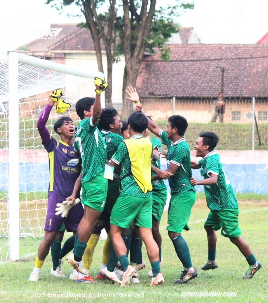 Tim Sepak Bola Surabaya Juara Porprov Jatim 2025.

Dalam setahun, ada lebih dari 3.000 pertandingan usia dini di Surabaya.✅

Ada liga penuh utk U-9, U-10, U-11, U-12, U-13, U-14, U-15, U-16, U-18+.✅

Ada liga berjenjang yakni Liga Persebaya, Liga Surabaya, Liga Progresif.✅
