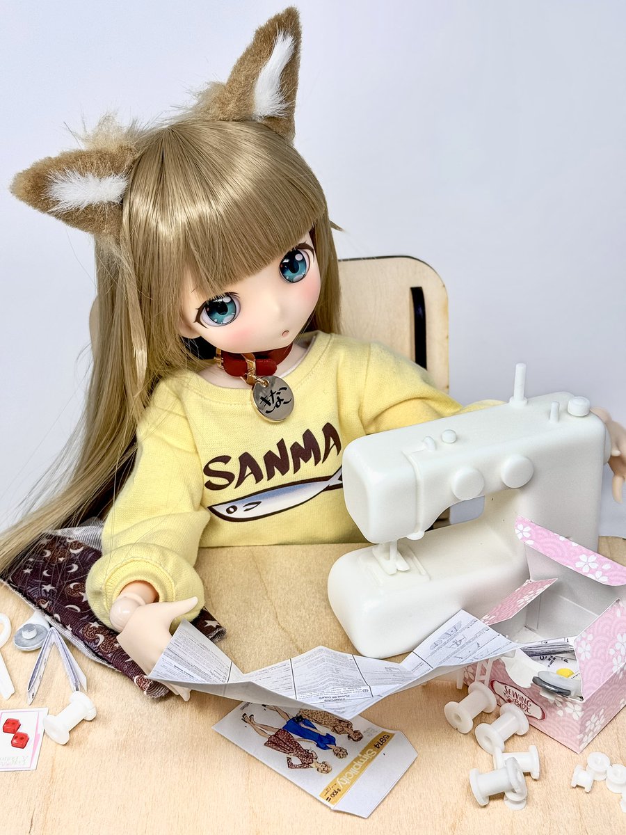 MimiBarnard's tweet photo. Kinako trying to work out how to use a sewing machine 🧵🪡📍😺
#kittyfun #dollbot #bjd #doll #dollhobby #chaos #funtimes #mischiefmakers #mischief #kawaii #animedoll #DOLLBOT
#DBCきなこ https://t.co/oGixz9FUi2