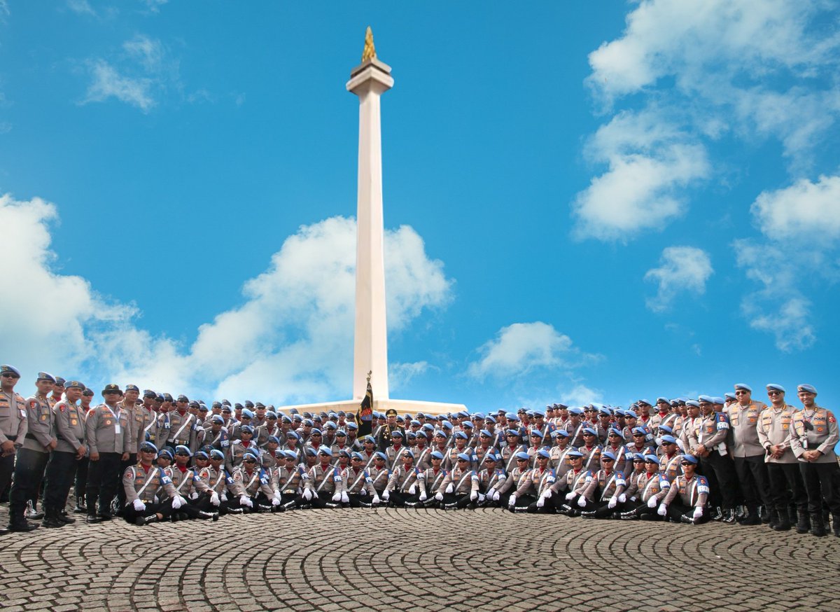 DIVPROPAM POLRI (@divpropam) on Twitter photo Dalam rangkaian peringatan Hari Bhayangkara ke-79, Divisi Profesi dan Pengamanan Polri menerima ๐ง๐ฎ๐ป๐ฑ๐ฎ ๐๐ฒ๐ต๐ผ๐ฟ๐บ๐ฎ๐๐ฎ๐ป ๐ก๐๐ด๐ฟ๐ฎ๐ต๐ฎ ๐ฆ๐ฎ๐ธ๐ฎ๐ป๐๐ถ dari Presiden Republik Indonesia, Bapak Jenderal (Purn) H. Prabowo Subianto.
Penghargaan ini menjadi pengingat sekaligus Dalam rangkaian peringatan Hari Bhayangkara ke-79, Divisi Profesi dan Pengamanan Polri menerima ๐ง๐ฎ๐ป๐ฑ๐ฎ ๐๐ฒ๐ต๐ผ๐ฟ๐บ๐ฎ๐๐ฎ๐ป ๐ก๐๐ด๐ฟ๐ฎ๐ต๐ฎ ๐ฆ๐ฎ๐ธ๐ฎ๐ป๐๐ถ dari Presiden Republik Indonesia, Bapak Jenderal (Purn) H. Prabowo Subianto.
Penghargaan ini menjadi pengingat sekaligus