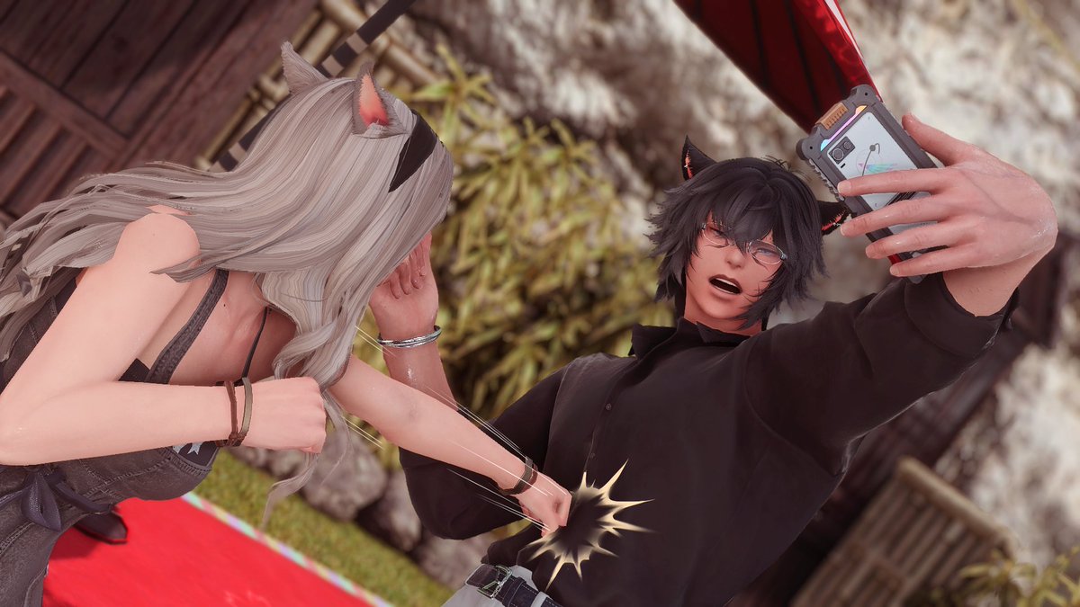 this cat sneakingly took pictures with me

*punch*