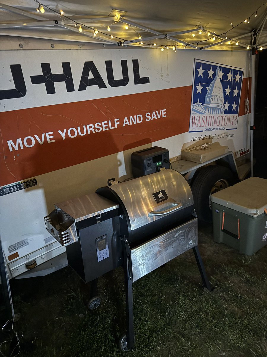 nymcards's tweet image. When u camp but u need brisket
U setup your @GrillaGrills chimp hooked up to my @bluetti_inc power bank
