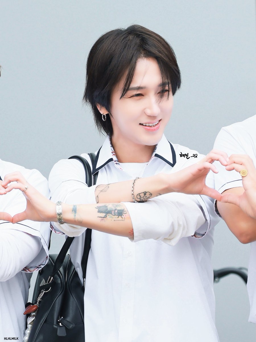 250703 아는형님

오늘 즐거운 촬영 되세요 ~~ 
화이팅  و😍٩✨

#슈퍼주니어 #SUPERJUNIOR  
#예성 #イェソン #YESUNG #藝聲 <a href="/shfly3424/">Yesung</a>