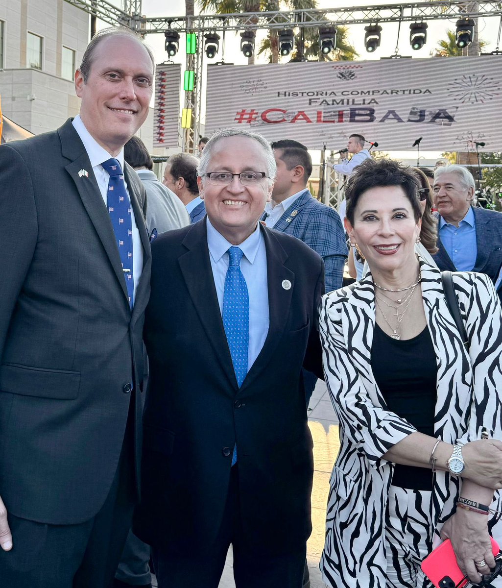Fue un honor aceptar la invitación del Cónsul de EE. UU. en Tijuana, Christopher Teal para celebrar el Día de la Independencia de 🇺🇸. Tuve el privilegio de saludar a la Cónsul de México en San Diego, <a href="/AliciaKerber/">Alicia Kerber . Ella/She</a> 
¡Por una región próspera y unida! <a href="/SenadoresdelPAN/">Senadores del PAN</a> <a href="/PAN_BajaCal/">PAN Baja California</a>