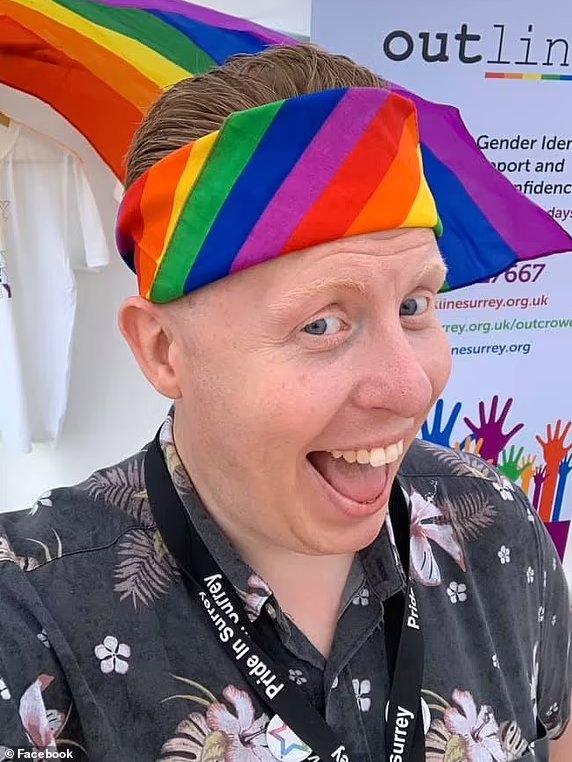 republiqueBRA's tweet image. 😨 ⛓️ Stephen Ireland, cofundador do Pride, organização LGBT+ no Reino Unido, é CONDENADO a 24 anos de prisão por ESTUPRAR um jovem de 12 anos "extremamente vulnerável", que conheceu no Grindr, aplicativo de relacionamentos.