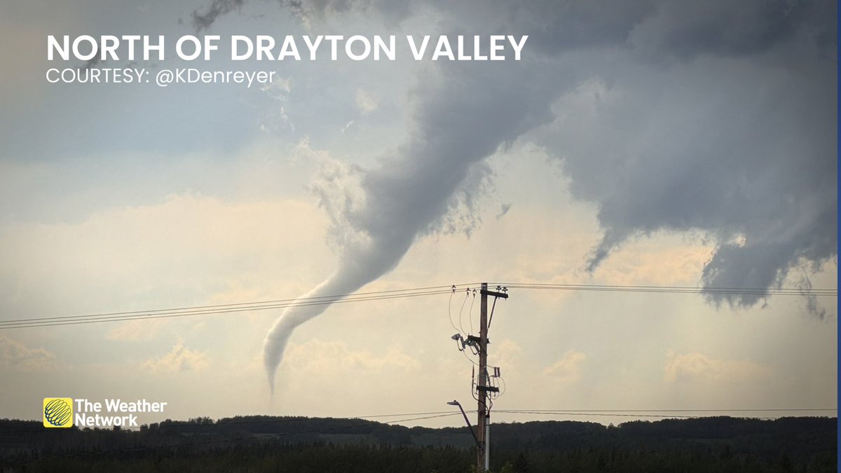 HowesNathan's tweet image. #ABstorm photos courtesy of @Trenten_WX,  @KDenreyer and @YounkShack, respectively. Great shots, folks! #ABwx
