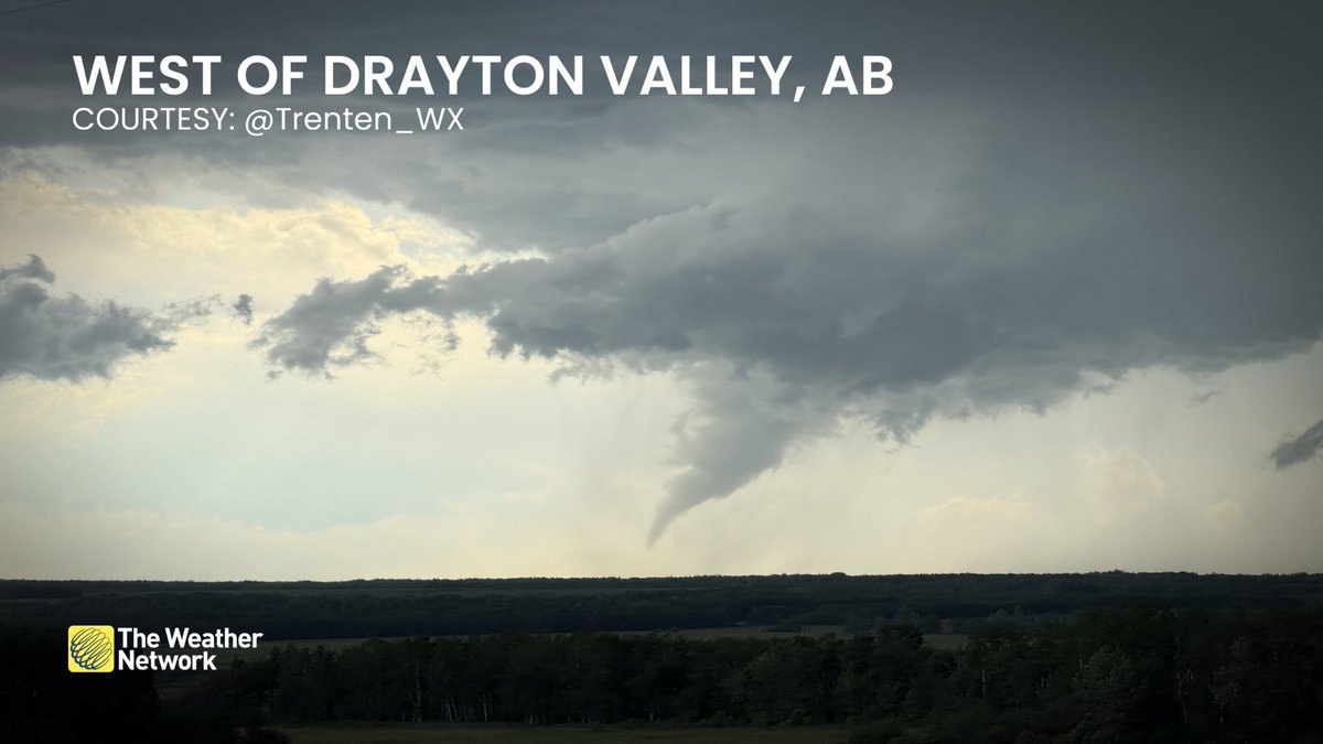 HowesNathan's tweet image. #ABstorm photos courtesy of @Trenten_WX,  @KDenreyer and @YounkShack, respectively. Great shots, folks! #ABwx