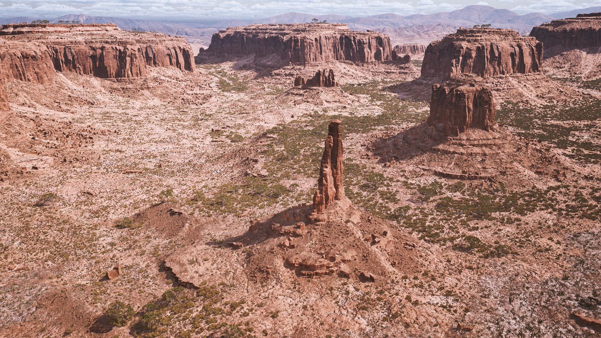 scionti_design's tweet photo. Canyon Desert 
Lighting and fog with Ultra Dynamic Sky using physical based values for cloudy day Unreal Engine 5.6 Lumen with AO and Nanite
Contact shadows from sun. All is realtime no Pathtrace no RTX.
Desert Cliffs from Real Biomes

4k Youtube 👇
https://t.co/jAeVgsFWFc

More details and some gameplay project below 👇
https://t.co/ZMHHiZrBqx

@UnrealEngine @RealBiomes @ArtStationHQ @80Level