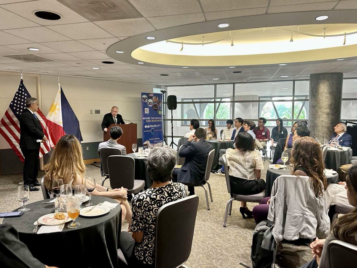 PHLAmbUSA's tweet image. Great to be back at the Ronald Reagan Building and with the Washington Intergovernmental Professional Group to talk PH-US economic cooperation. Supporting the PH economy supports the PH-US alliance, and a more prosperous PH is a more able ally of the US #FriendsAlliesPartners