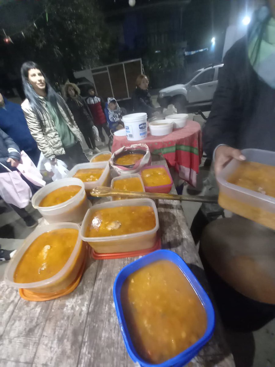 SBAElTalar's tweet image. BARRIO TALAR SUR
🇦🇷 Hoy en el comedor y merendero “La Esperanza de El Talar”, los compañeros de la #AgrupaciónTalarSur realizaron una olla 🍵solidaria para los vecinos y vecinas del barrio, agradecemos el apoyo del intendente @ZamoraJulio