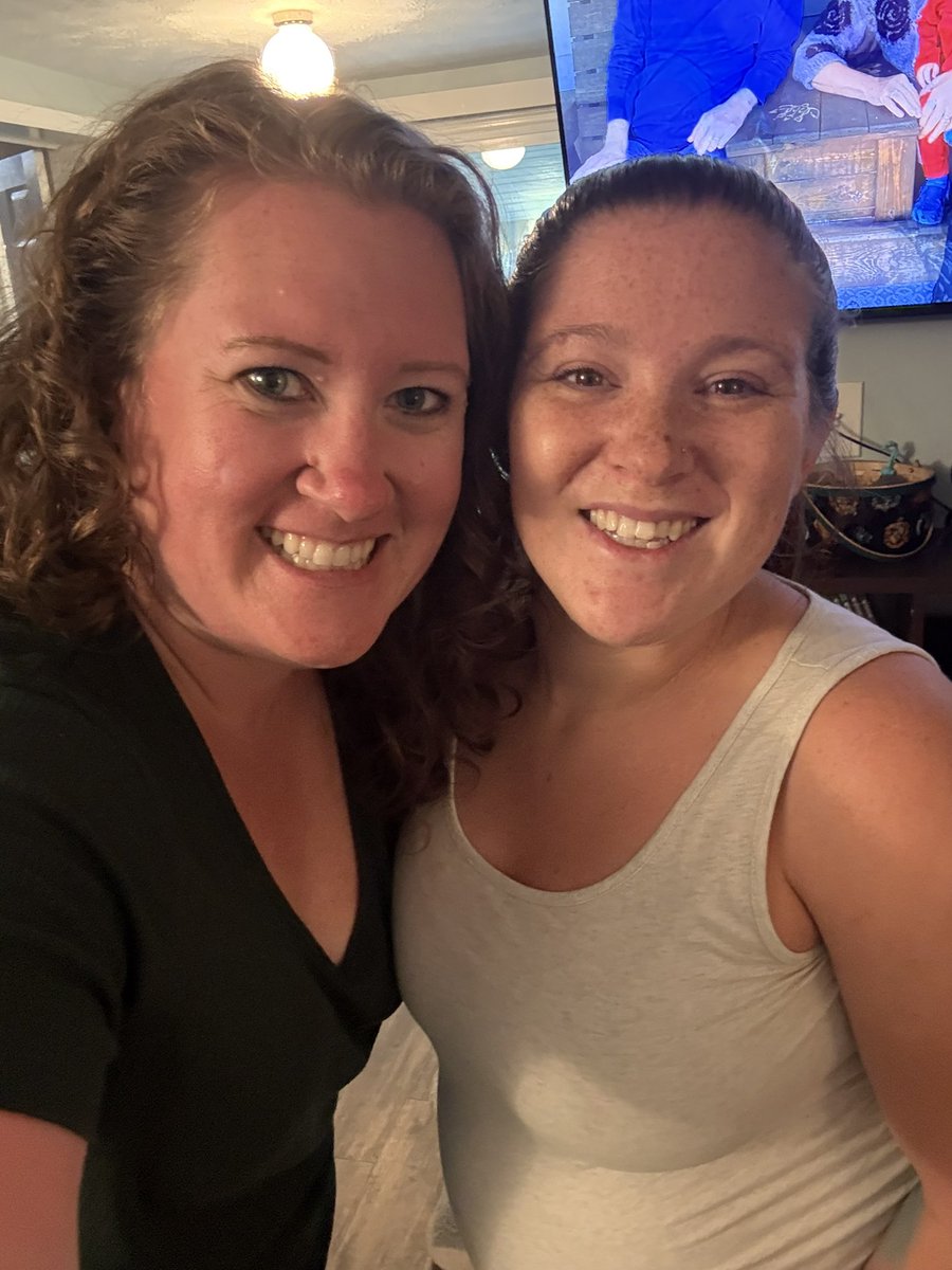 I’m so lucky to have a great group of college friends that support each other and always make time whenever I’m in town #GatorGirls #TourDeFlorida