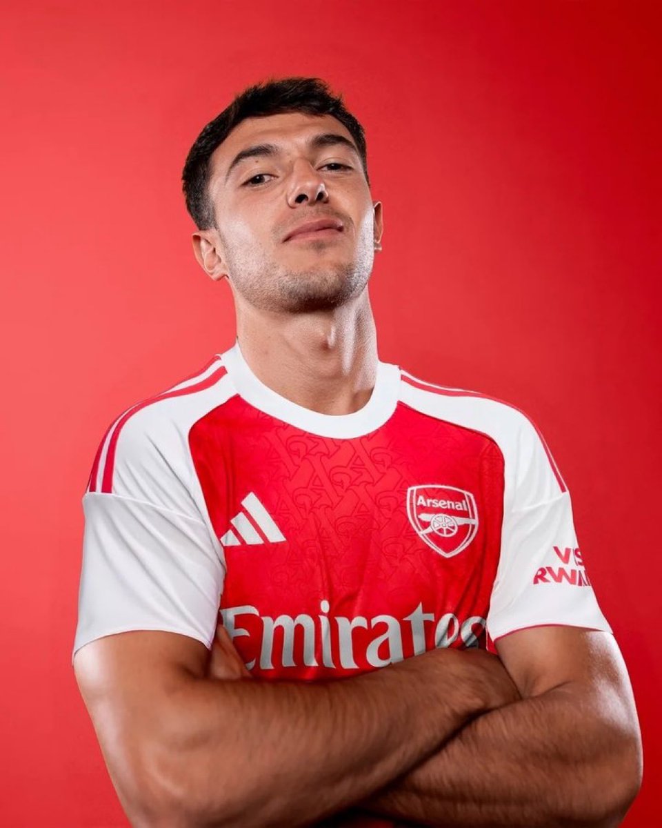 ArsenalN7's tweet photo. 🏟️ No Arsenal fan should have less than 5000 followers. REPOST, like and reply with your 𝕏 handles. Let’s go Gooner family ⚪️🔴 https://t.co/dKwNKut4KK