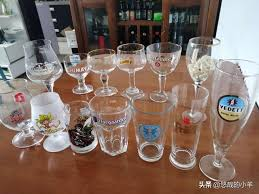 RegBurns's tweet photo. Which cup is more suitable for eating pizza and drinking beer? https://t.co/nGzewkcg5W