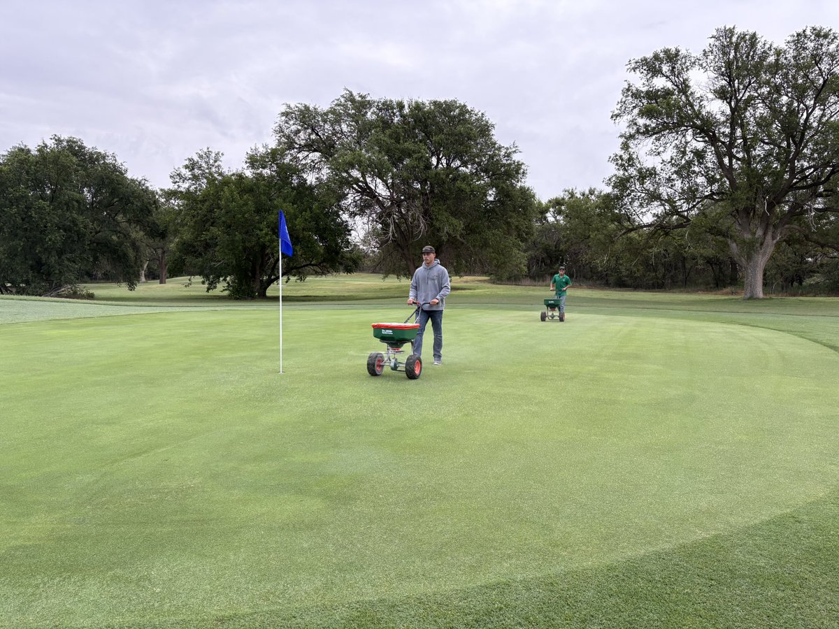 ChadParron's tweet image. Great day to throw Gypsum and 0-0-50 with the 🌧️ @GCSAA