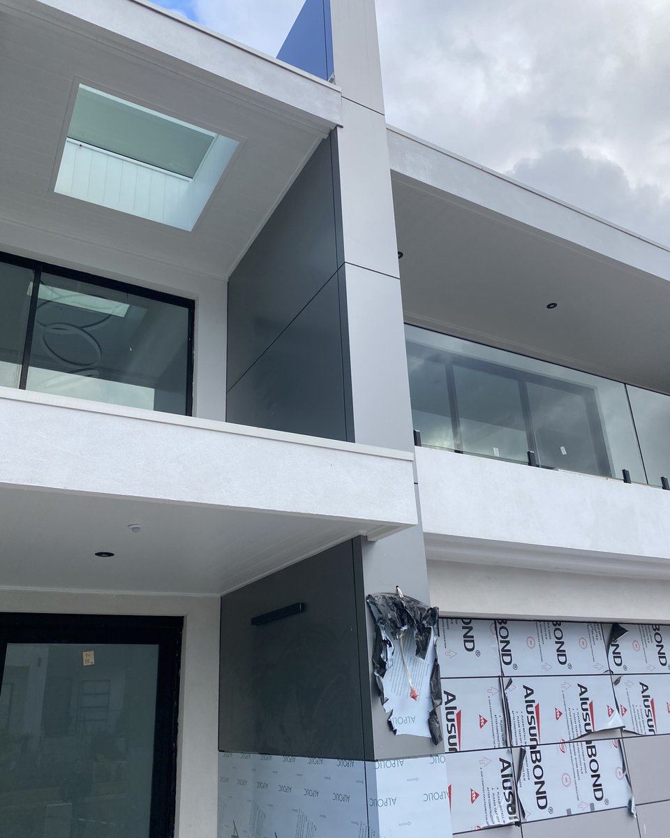 Loving the way this exterior has come together with ALPOLIC™ in Medium Gray Metallic, expertly installed by Custom Facades. The panel colour pairs perfectly with the surrounding finishes for a clean, cohesive façade.

#networkbuildingsupplies #alpolic